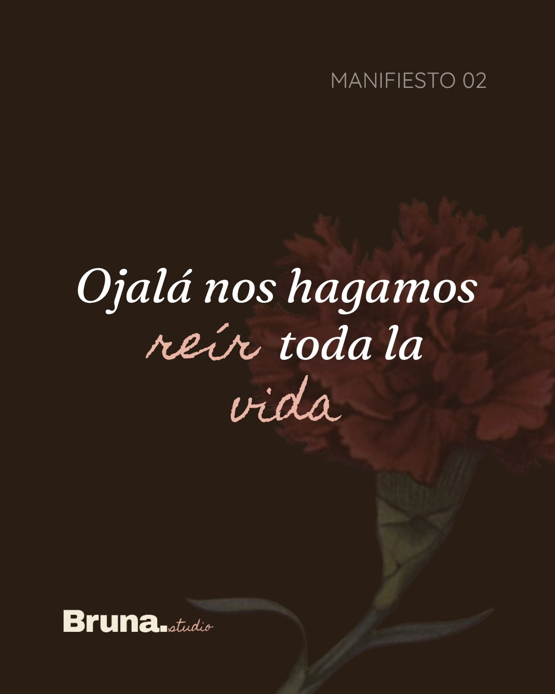 Etiqueta de la vela Bruna Manifiesto 02 con clavel burdeos